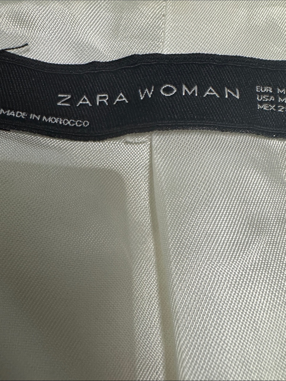 Zara White Tweed Blazer with Red and Black Trim - Picture 2 of 5